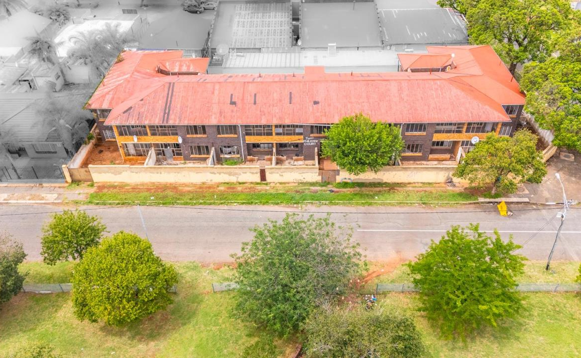 36 Bedroom 18 Bath Commercial Property for Sale in Crosby, Johannesburg for R8,000,000