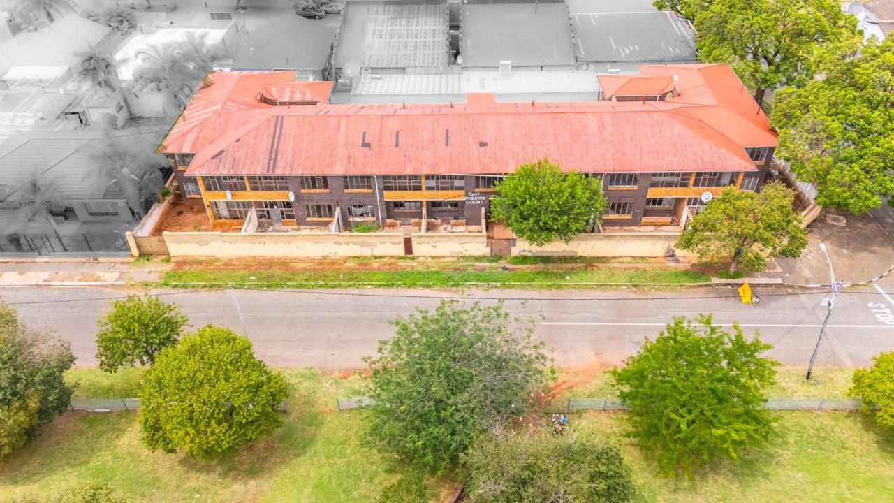 36 Bedroom 18 Bath Commercial Property for Sale in Crosby, Johannesburg for R8,000,000