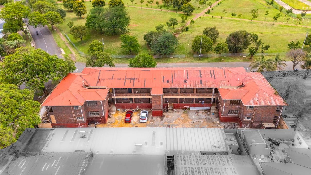 36 Bedroom 18 Bath Commercial Property for Sale in Crosby, Johannesburg for R8,000,000