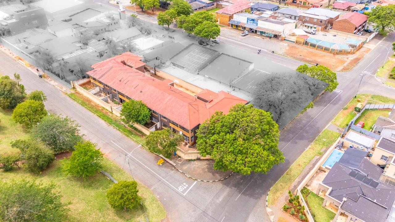 36 Bedroom 18 Bath Commercial Property for Sale in Crosby, Johannesburg for R8,000,000