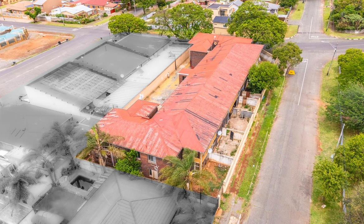 36 Bedroom 18 Bath Commercial Property for Sale in Crosby, Johannesburg for R8,000,000
