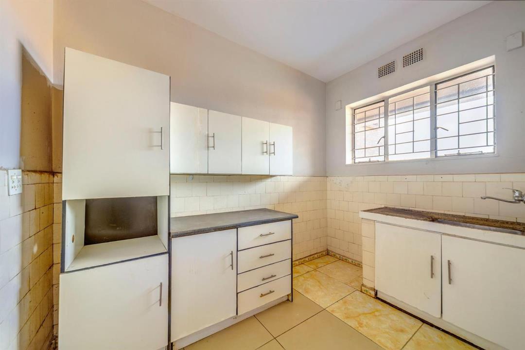36 Bedroom 18 Bath Commercial Property for Sale in Crosby, Johannesburg for R8,000,000