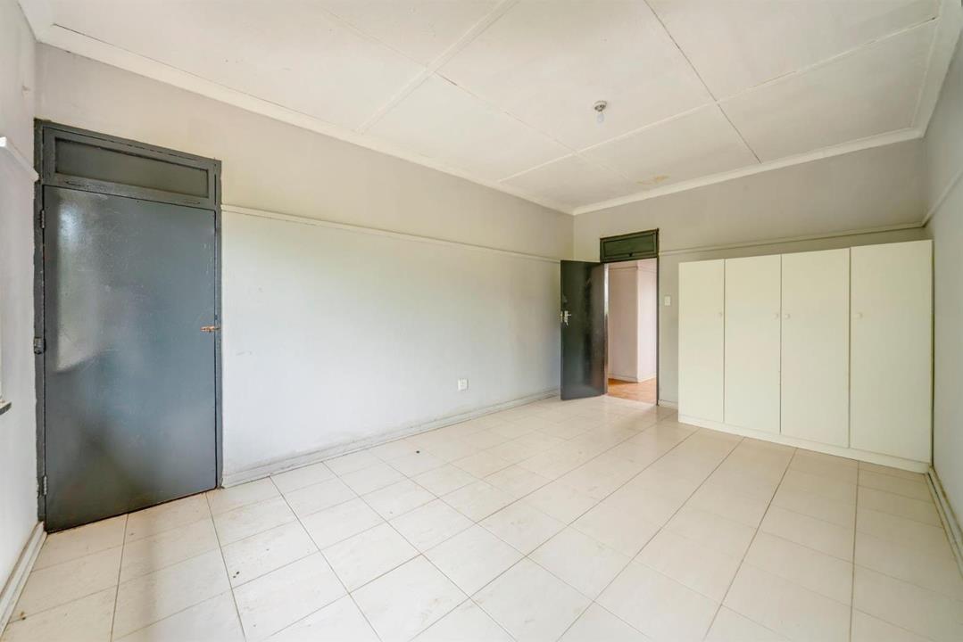 36 Bedroom 18 Bath Commercial Property for Sale in Crosby, Johannesburg for R8,000,000