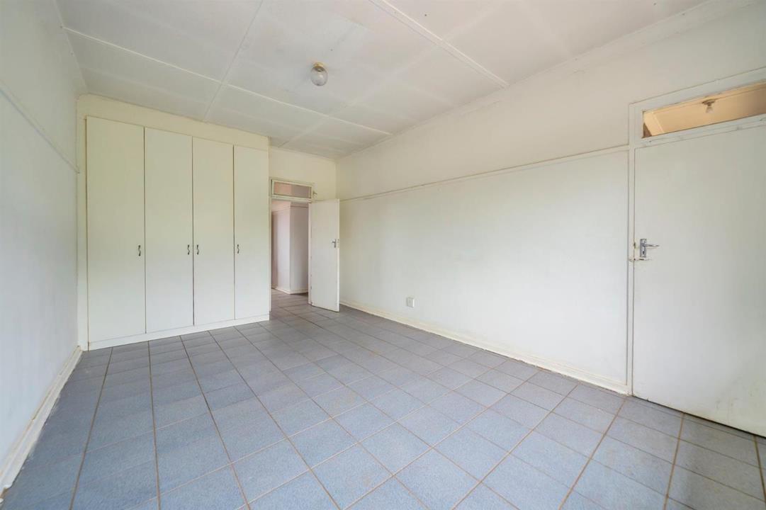36 Bedroom 18 Bath Commercial Property for Sale in Crosby, Johannesburg for R8,000,000