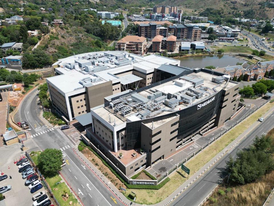 Commercial Property for Sale in Constantia Kloof, Roodepoort for R525,000,000. GAI R82.8m, Expenses R21.3m, Net Income R61.5m
