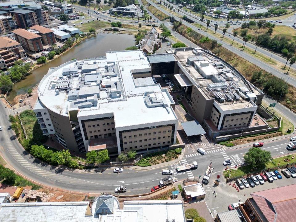 Commercial Property for Sale in Constantia Kloof, Roodepoort for R525,000,000. GAI R82.8m, Expenses R21.3m, Net Income R61.5m