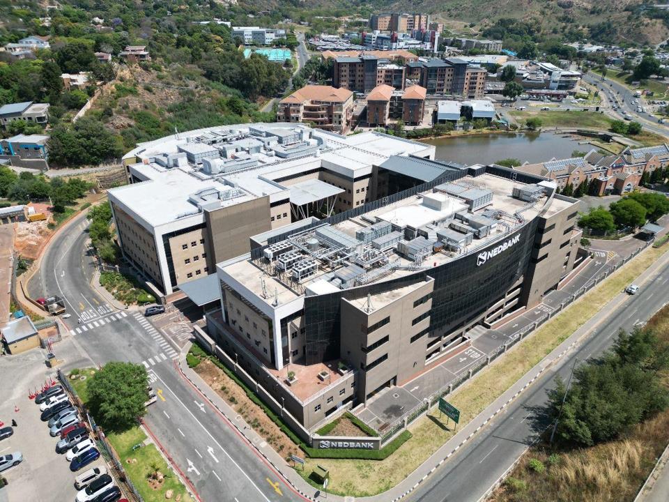 Commercial Property for Sale in Constantia Kloof, Roodepoort for R525,000,000. GAI R82.8m, Expenses R21.3m, Net Income R61.5m