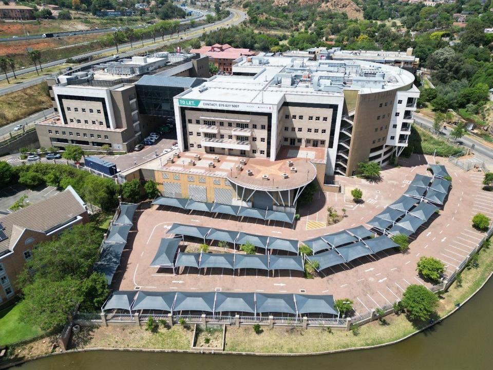 Commercial Property for Sale in Constantia Kloof, Roodepoort for R525,000,000. GAI R82.8m, Expenses R21.3m, Net Income R61.5m