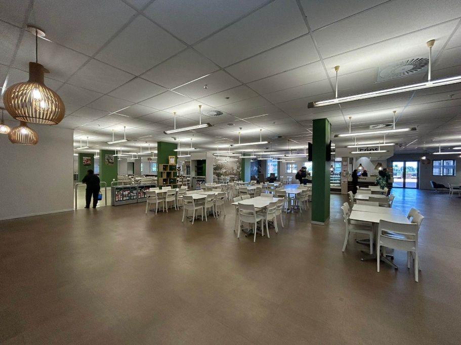 Commercial Property for Sale in Constantia Kloof, Roodepoort for R525,000,000. GAI R82.8m, Expenses R21.3m, Net Income R61.5m