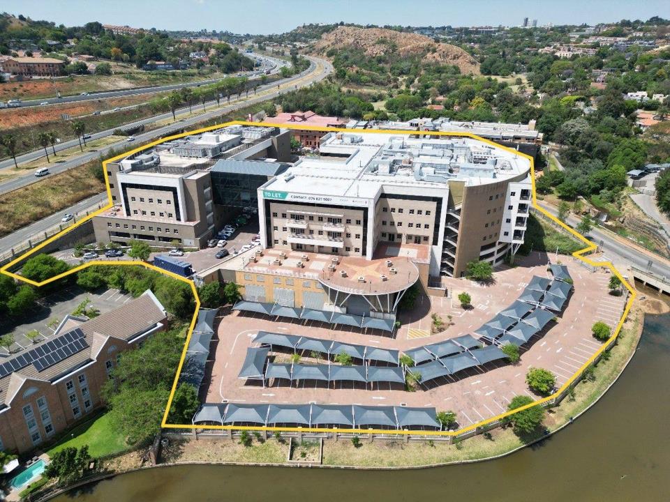 Commercial Property for Sale in Constantia Kloof, Roodepoort for R525,000,000. GAI R82.8m, Expenses R21.3m, Net Income R61.5m