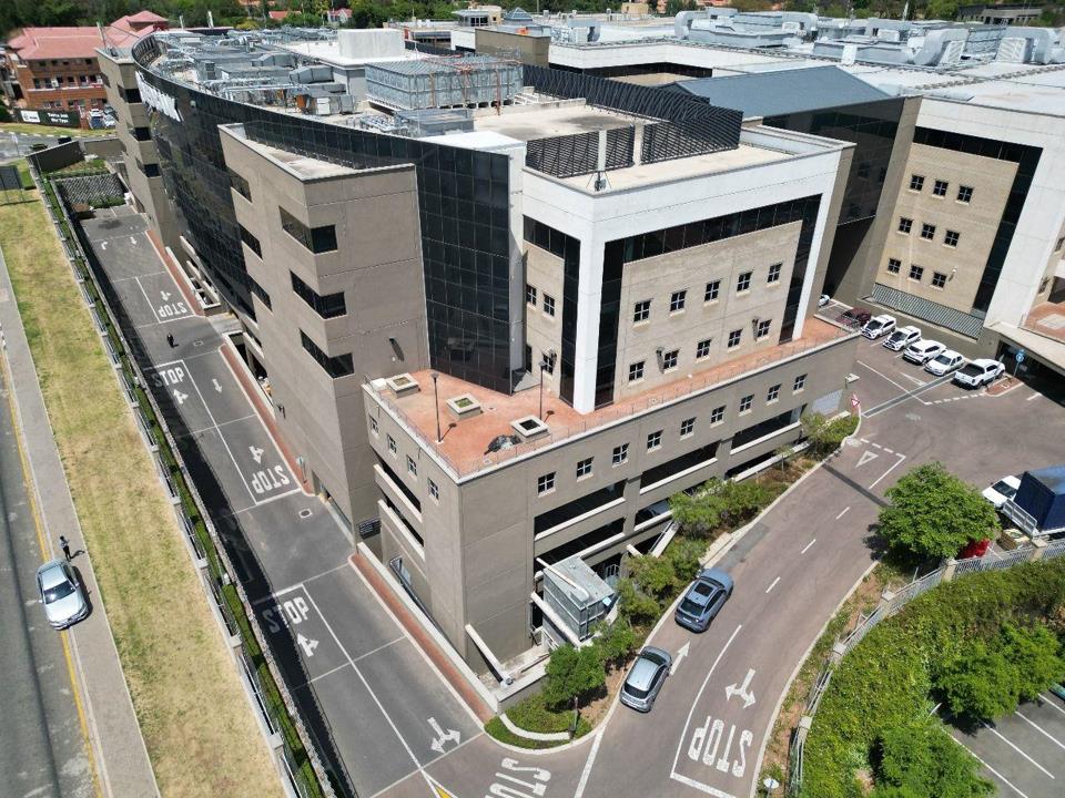 Commercial Property for Sale in Constantia Kloof, Roodepoort for R525,000,000. GAI R82.8m, Expenses R21.3m, Net Income R61.5m