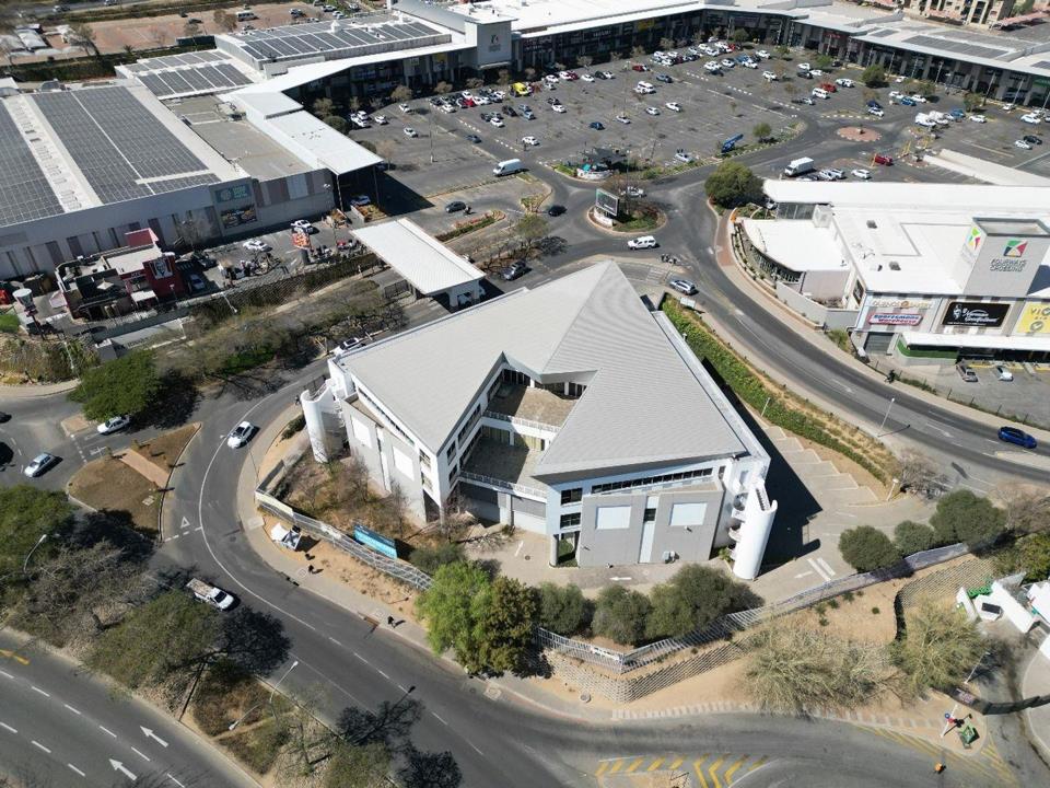 Commercial Property for Sale in Fourways, Sandton for R41,900,000 - Fully Occupied, single Tenant.