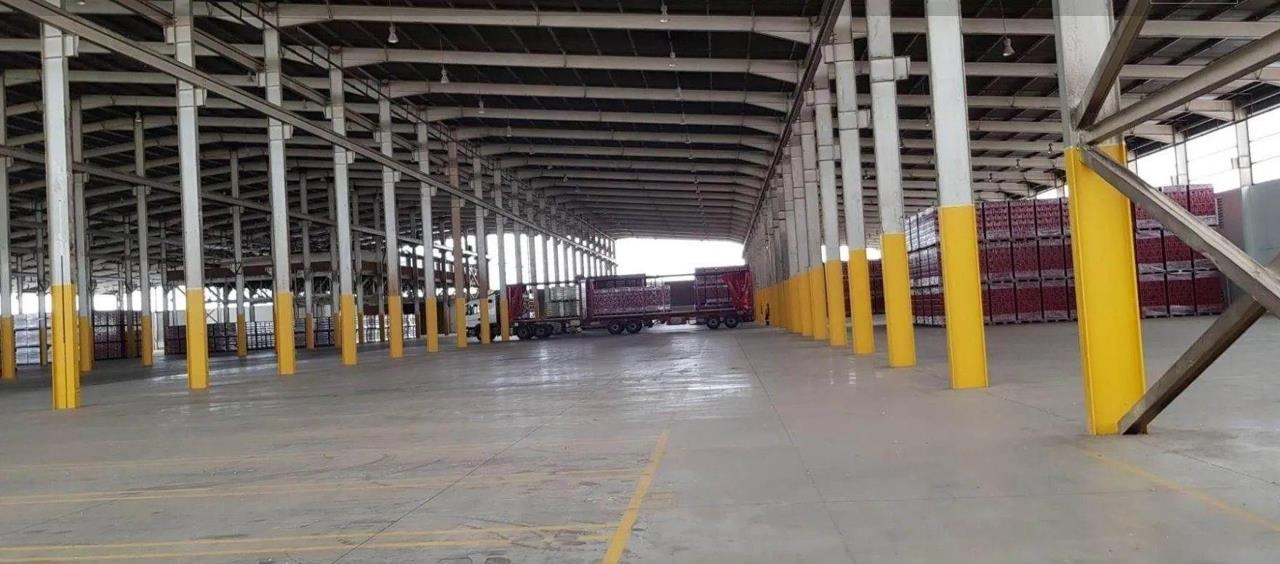 Industrial Property for Rent in Bedfordview, Johannesburg for R78 per m2 | R1,670,000 plus VAT per month. Large Yard, Super Link Access
