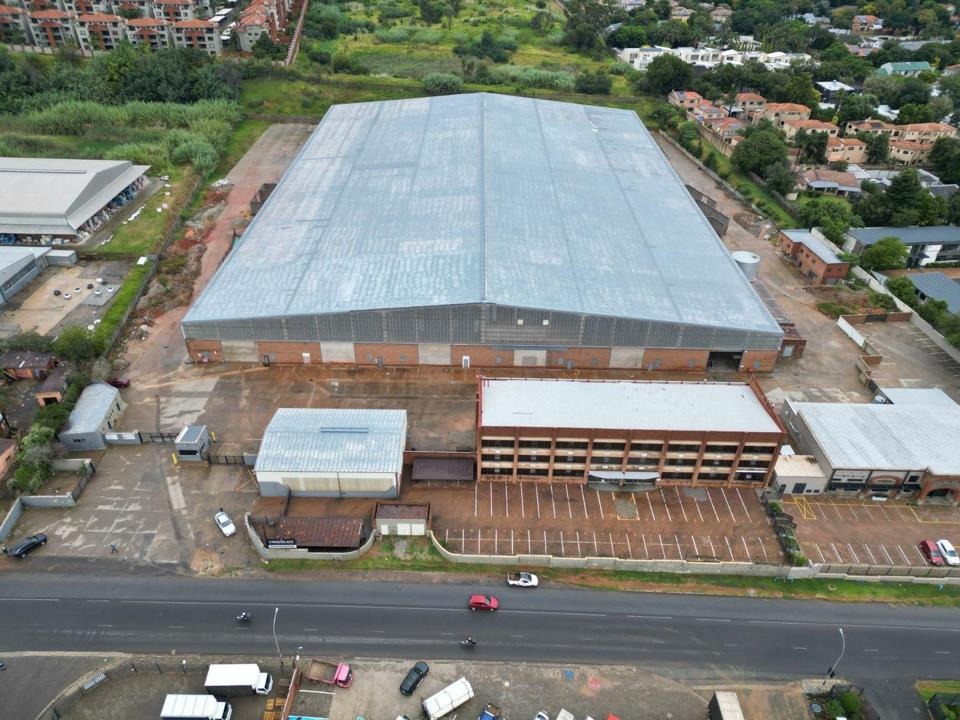 Industrial Property for Rent in Bedfordview, Johannesburg for R78 per m2 | R1,670,000 plus VAT per month. Large Yard, Super Link Access