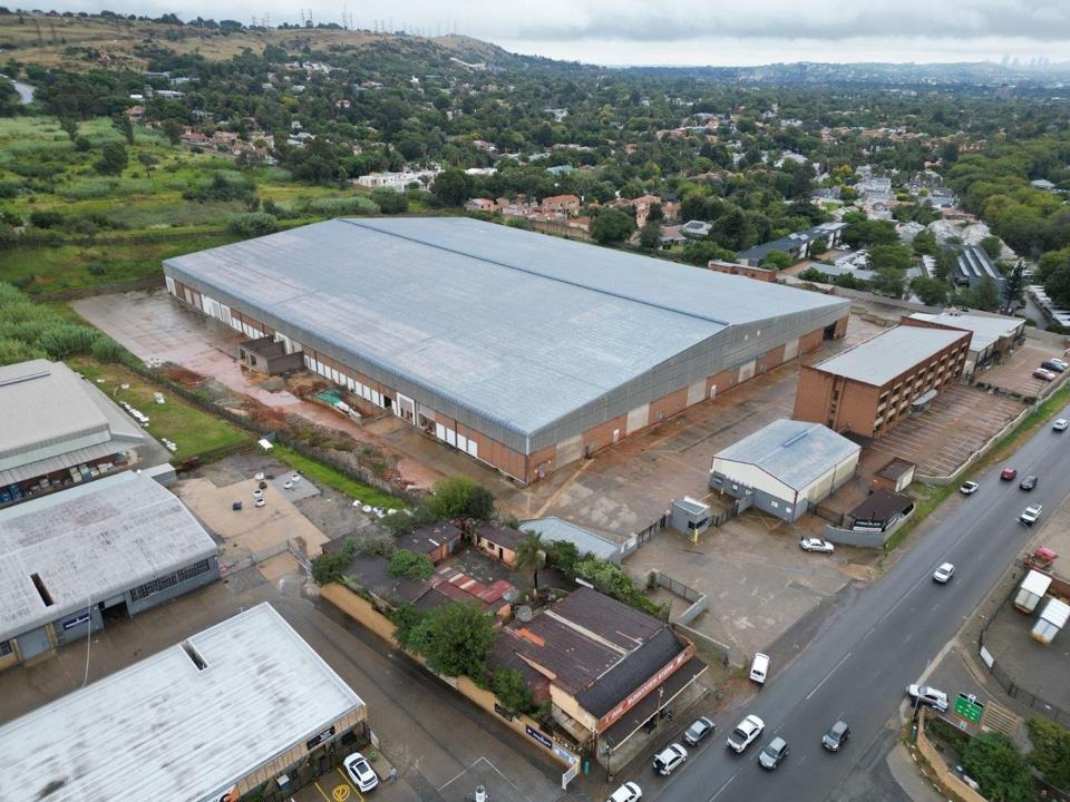 Industrial Property for Rent in Bedfordview, Johannesburg for R78 per m2 | R1,670,000 plus VAT per month. Large Yard, Super Link Access