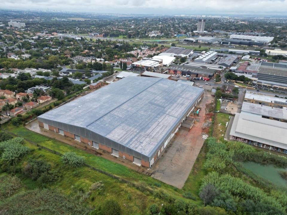 Industrial Property for Rent in Bedfordview, Johannesburg for R78 per m2 | R1,670,000 plus VAT per month. Large Yard, Super Link Access